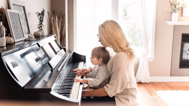 Top 6 Best Digital Piano Under 1000$