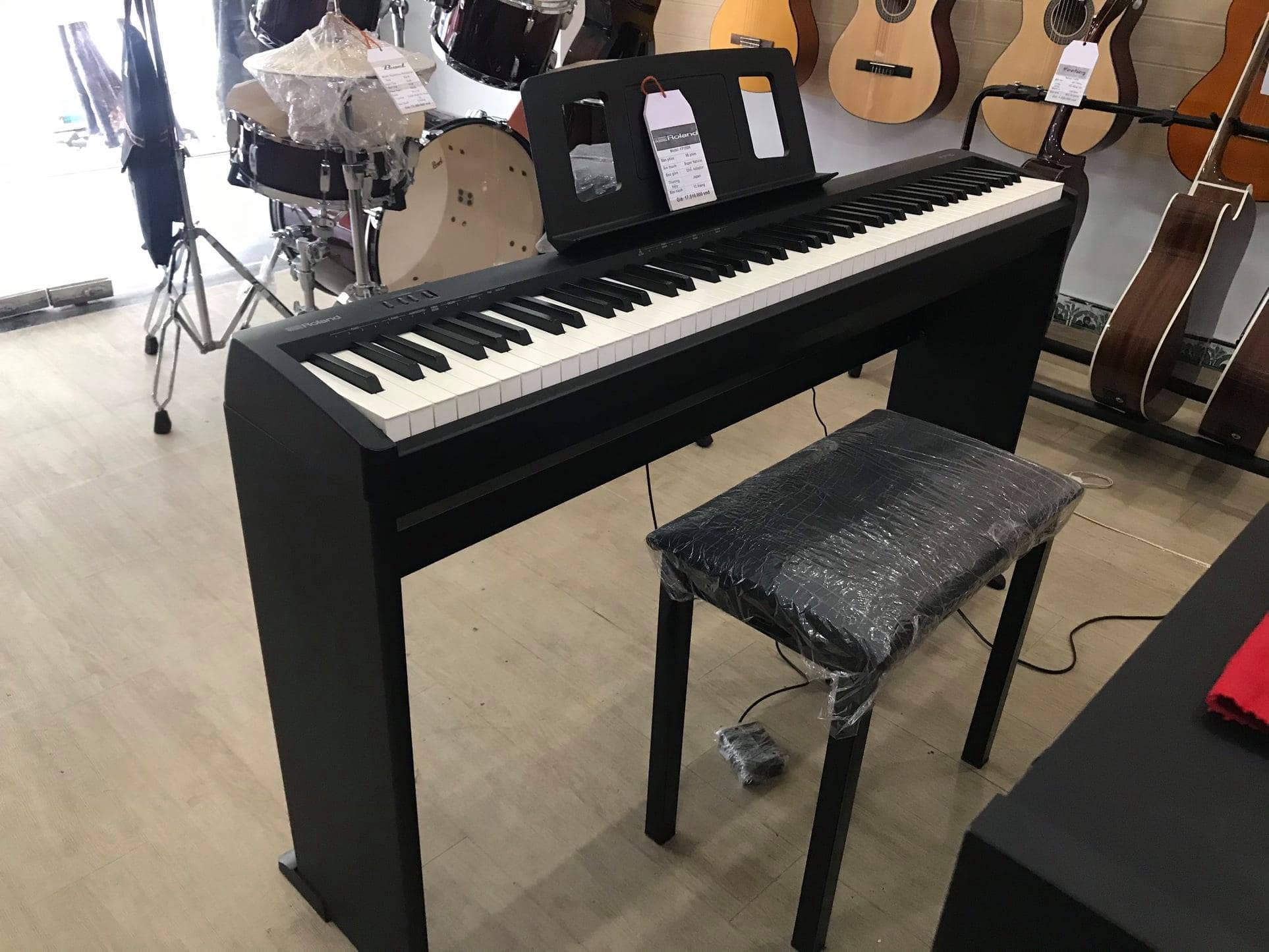 Roland FP10’s pride is the SuperNATURAL sound, which is found in the more expensive Roland models