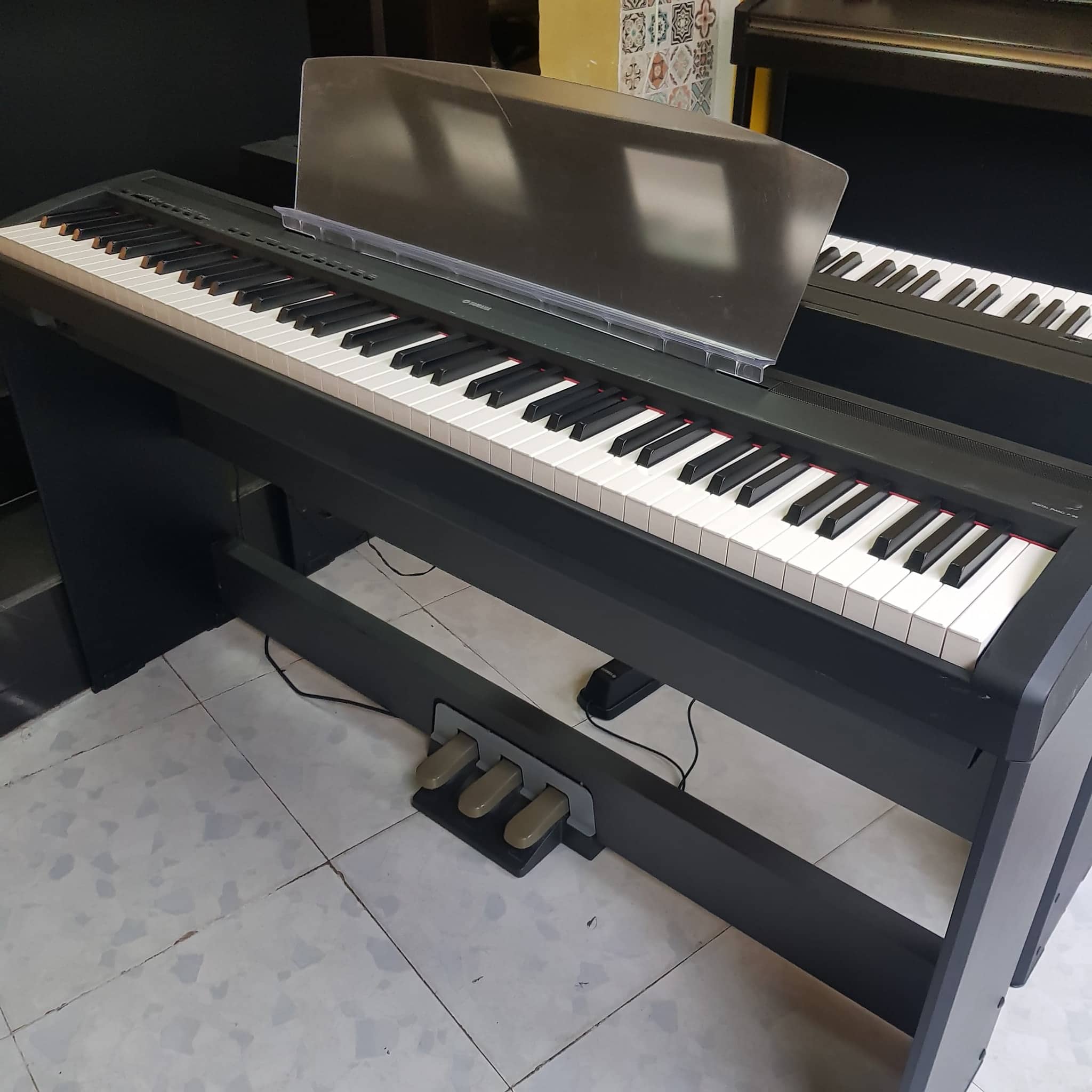 The Yamaha P95 has better connectivity options