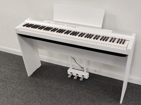 Yamaha P125 in white color