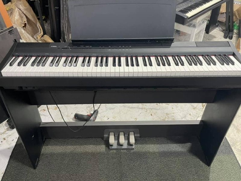 Yamaha P105 digital piano