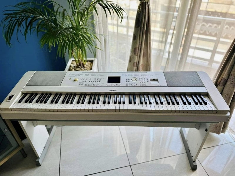 Yamaha DGX-660 is a hybrid of a digital piano and an arranger keyboard