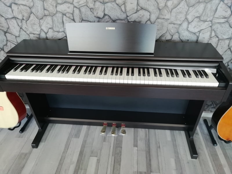 Digital piano Yamaha Arius YDP-144