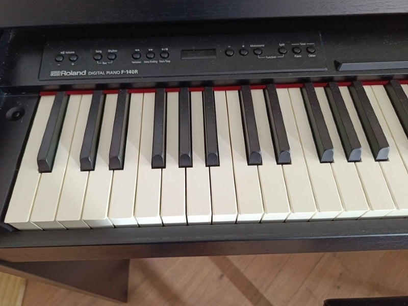 Roland F-140R uses Roland’s SuperNatural Piano Sound